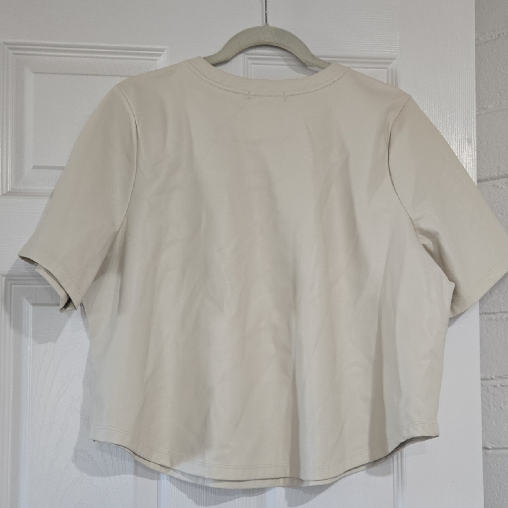 Good American Beige Short Sleeve Faux Leather Crop Size XL - Picture 5 of 8